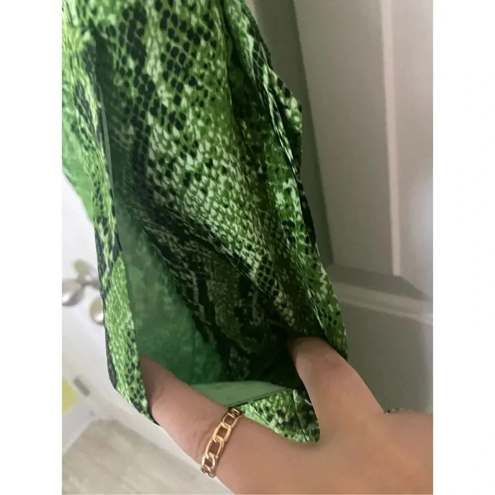 L’Agence Jaelyn Green Silk Animal Print Cropped Wide Leg Jumpsuit Size 2 - Picture 6 of 10